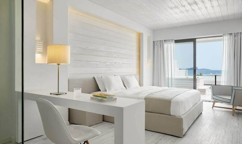 Lichnos Beach Hotel & Suites