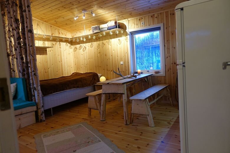 Wild Caribou Dome & Wilderness Cabin