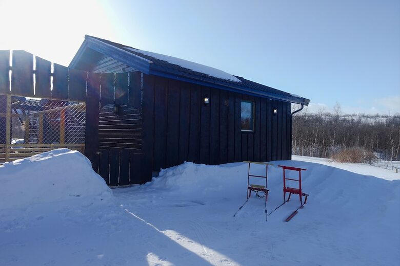 Wild Caribou Dome & Wilderness Cabin