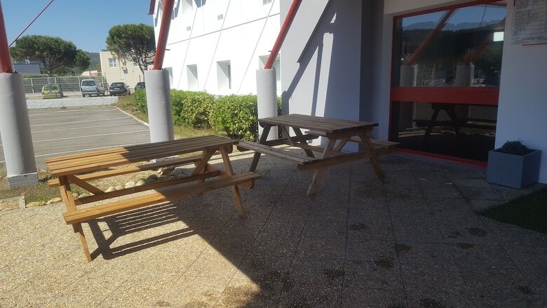 Hotel Thania