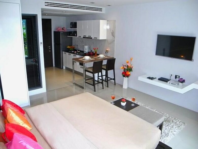 Emerald Apartment In Patong