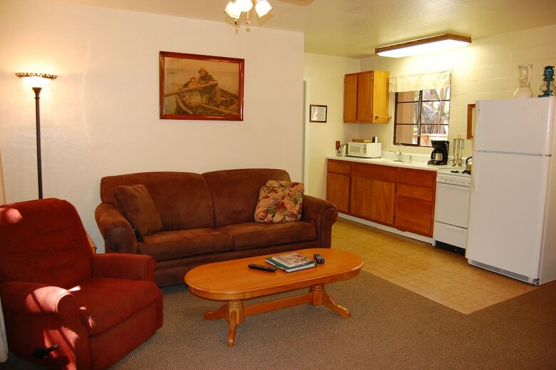 Bassett Cedar Rock Cabin II