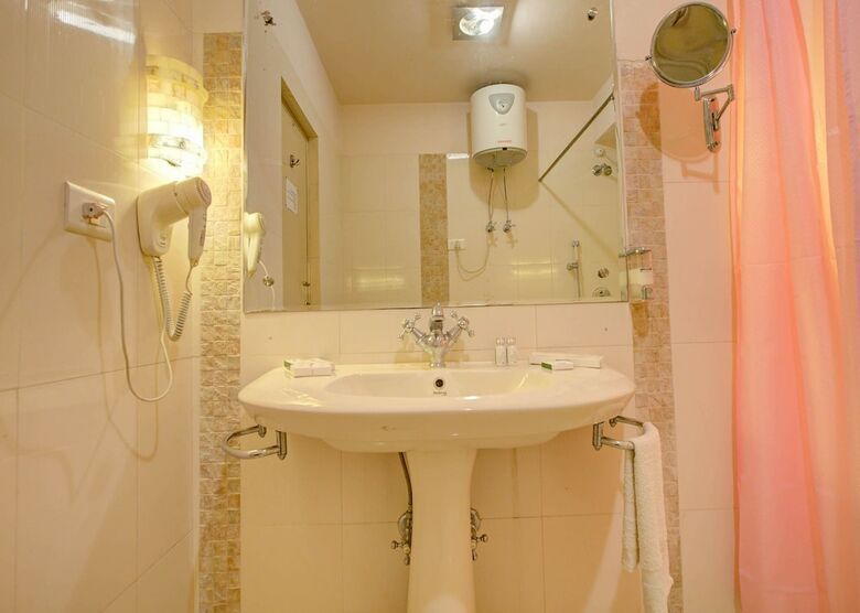 Hotel Palette - Tamarind Residency Resort