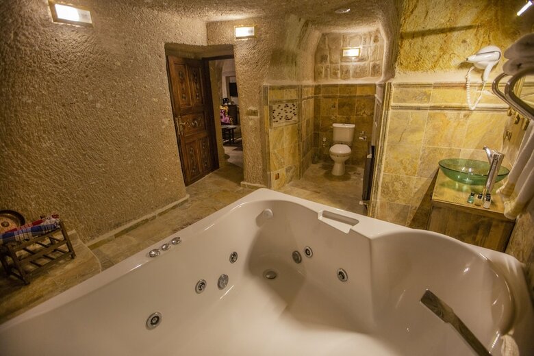 Royal Cave Hotel
