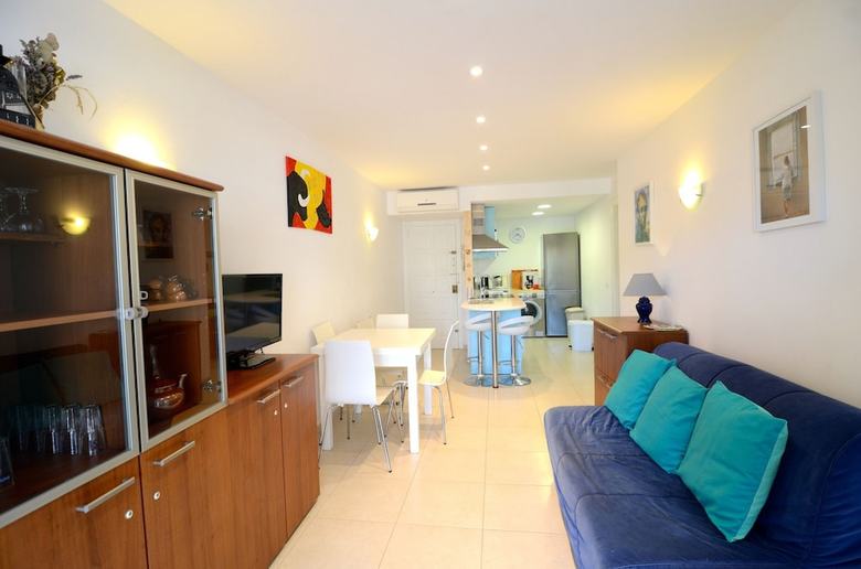 Apartamentos Rocamaura I