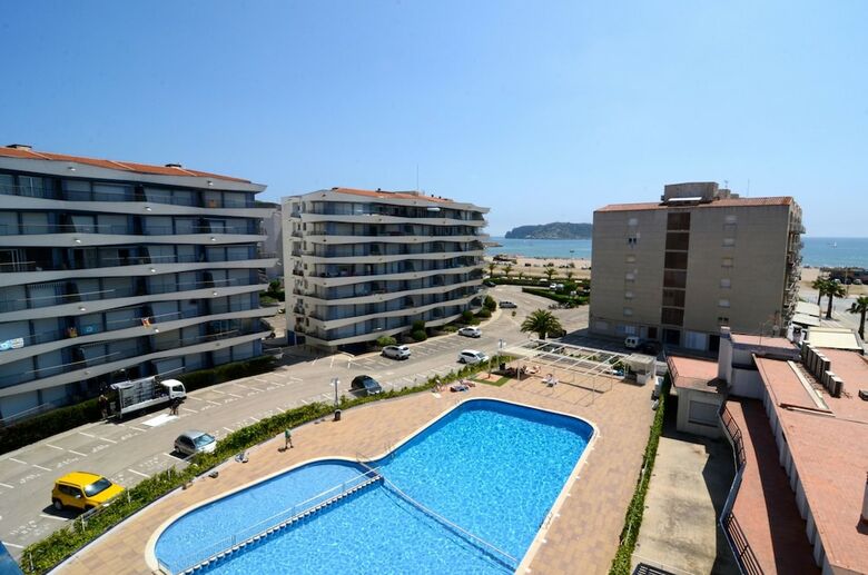 Apartamentos Rocamaura I