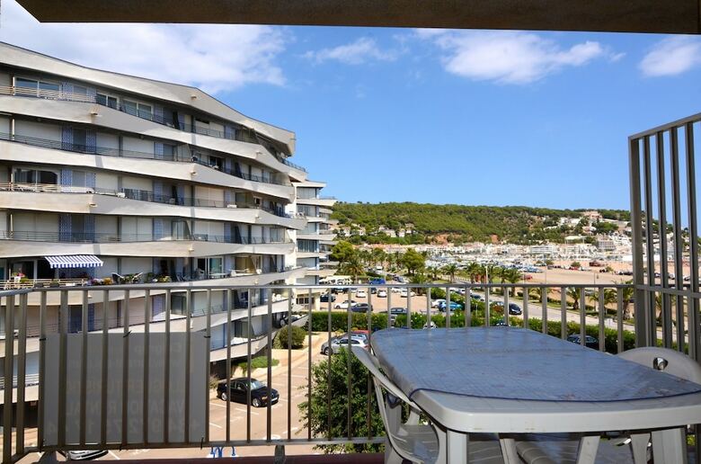 Apartamentos Rocamaura I