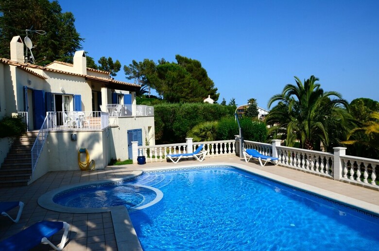 Villa  Villa Montgri