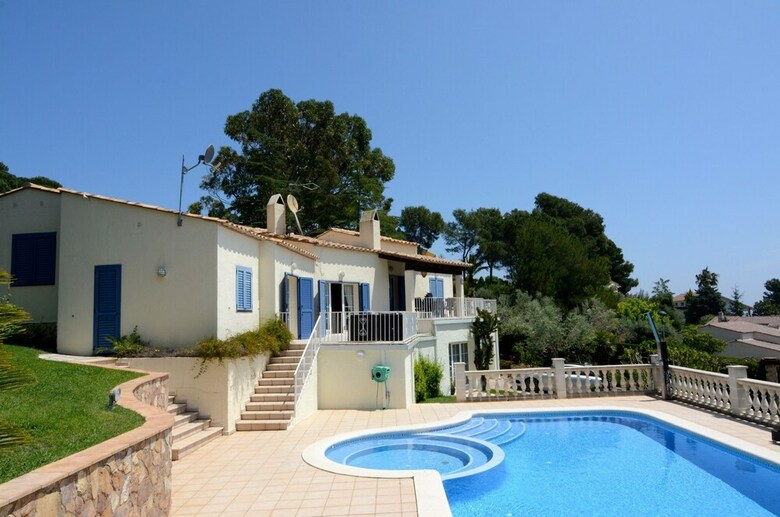 Villa  Villa Montgri