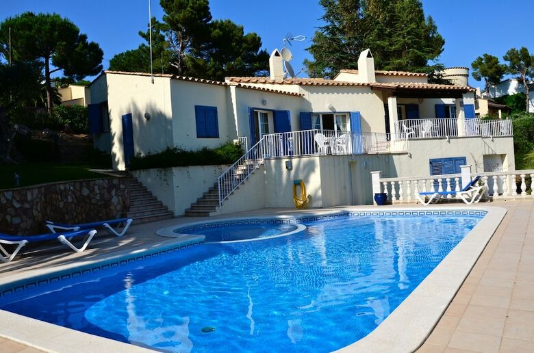 Villa  Villa Montgri