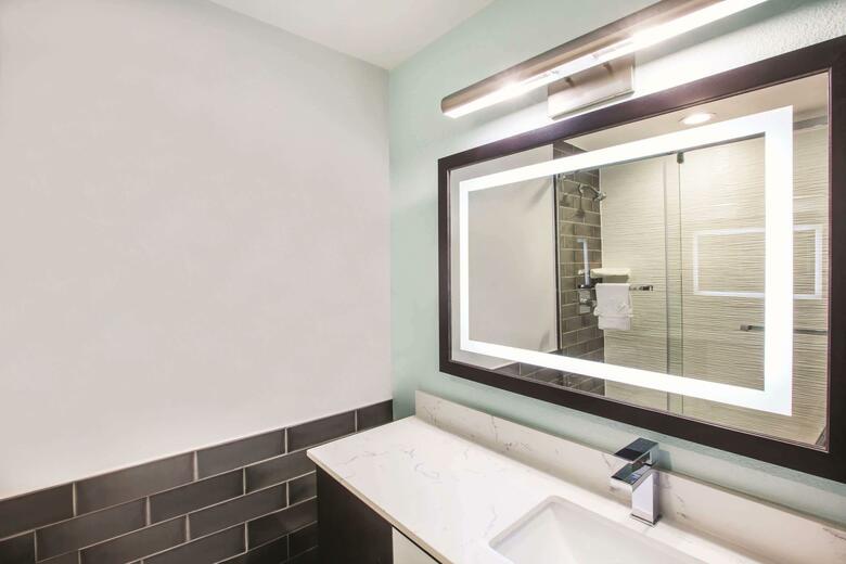 Hotel Lawrence Downtown Dallas