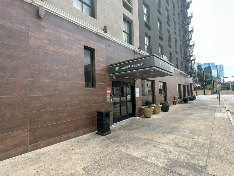 Hotel Lawrence Downtown Dallas