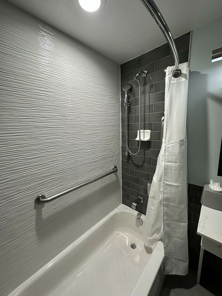 Hotel Lawrence Downtown Dallas