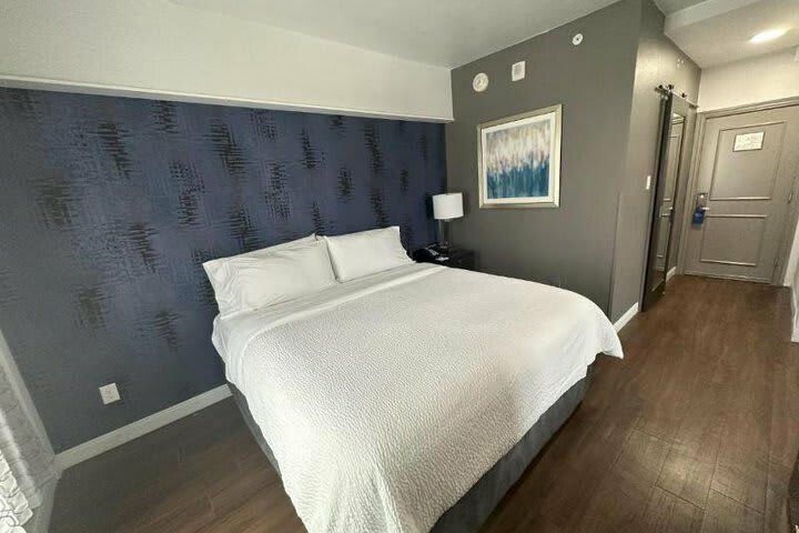 Hotel Lawrence Downtown Dallas