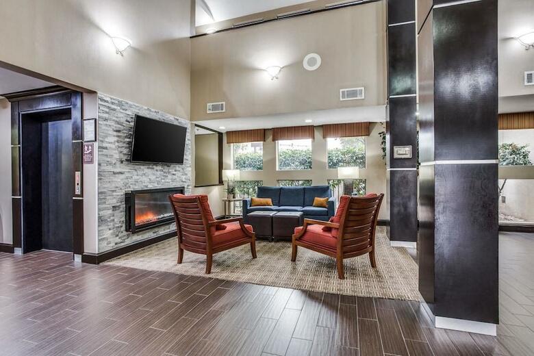 Hotel Comfort Inn & Suites Market Center