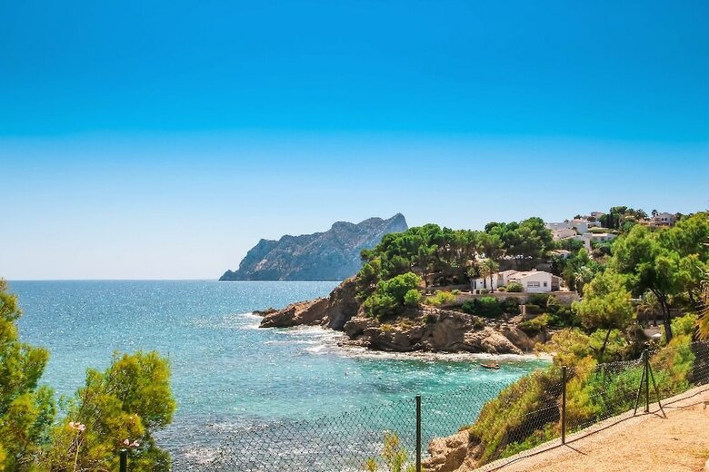 Celia - Oceanfront Villa In Costa Blanca