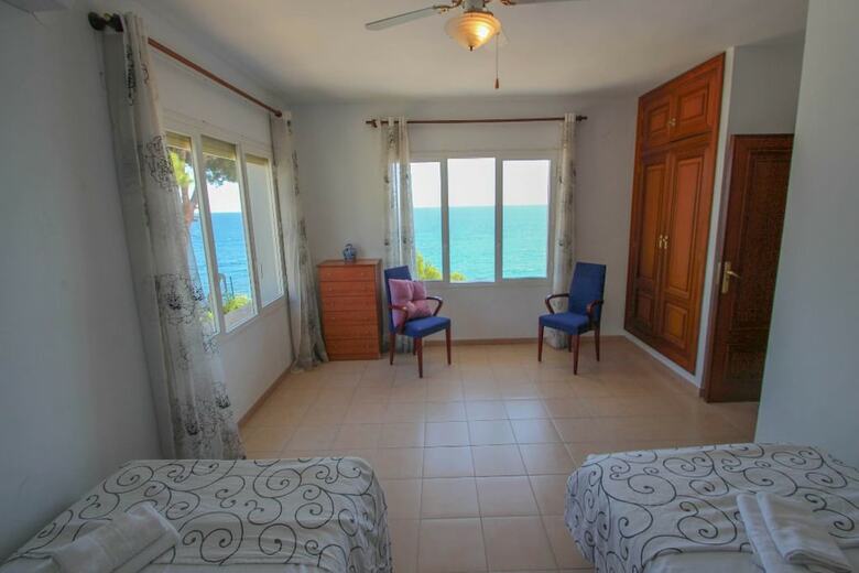 Celia - Oceanfront Villa In Costa Blanca