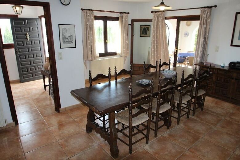 Flandes - Traditionally Furnished  Villa In Benissa