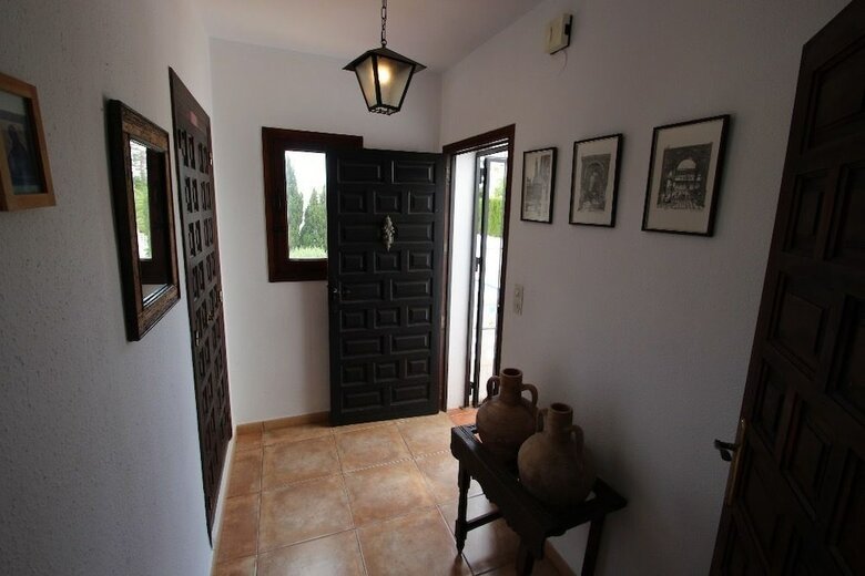 Flandes - Traditionally Furnished  Villa In Benissa
