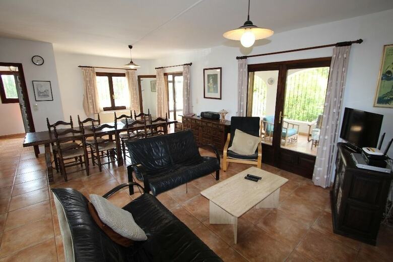 Flandes - Traditionally Furnished  Villa In Benissa
