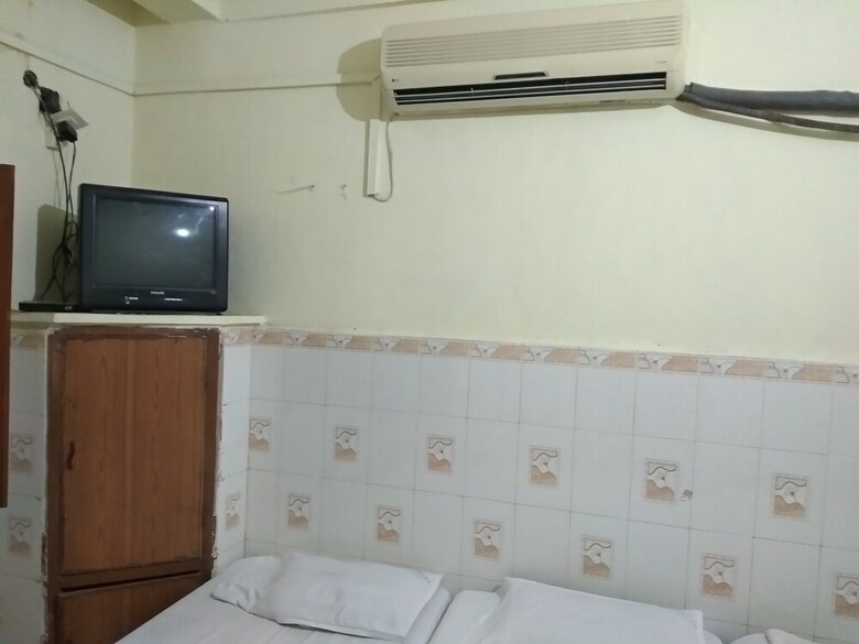 Hotel Iroomz Sai Relax Resiodency