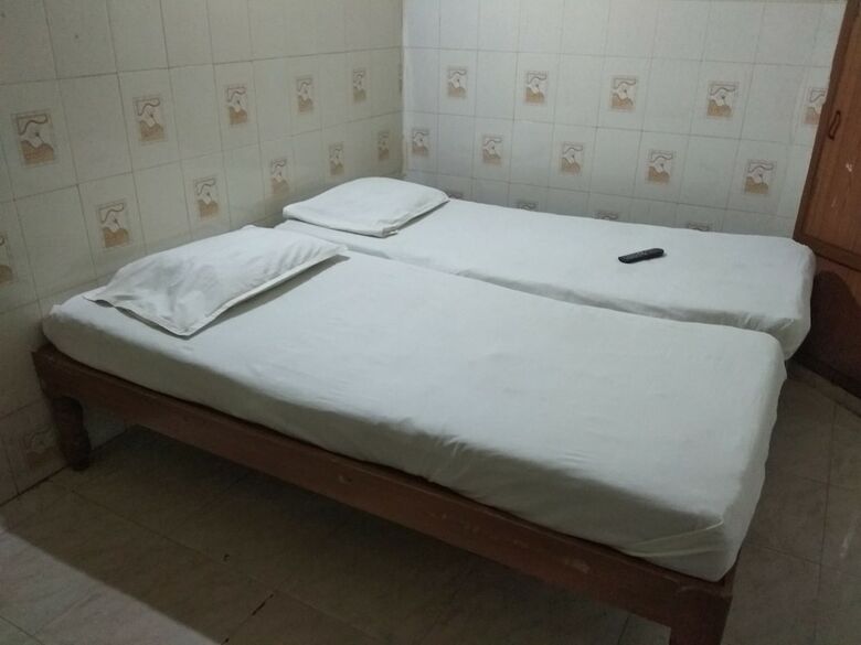 Hotel Iroomz Sai Relax Resiodency