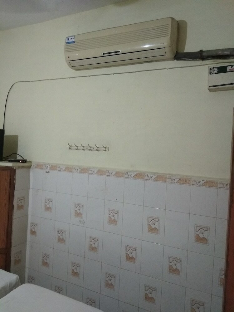 Hotel Iroomz Sai Relax Resiodency