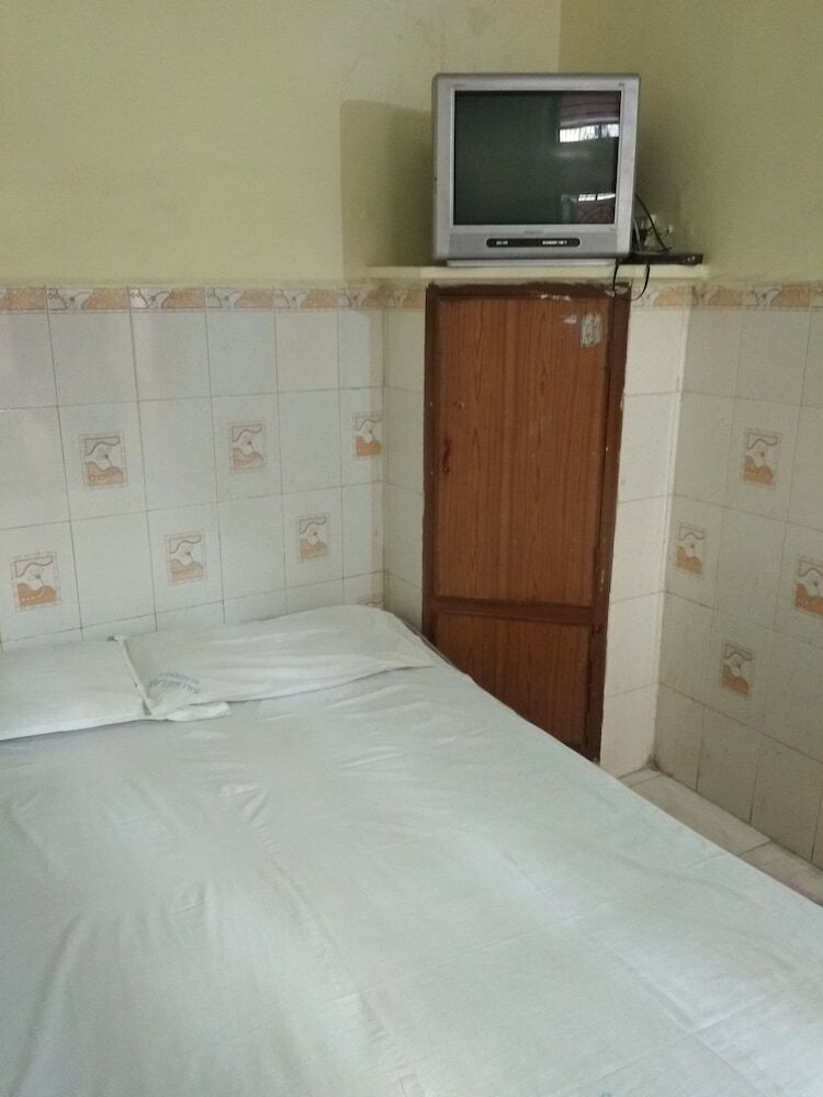 Hotel Iroomz Sai Relax Resiodency