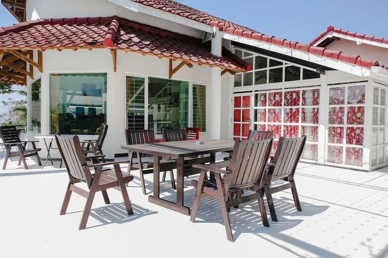 Capital O 802 Omah Londo Hotel & Resort