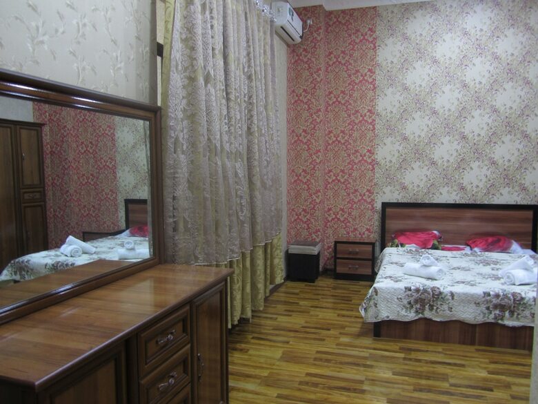 Hostal Hostel House