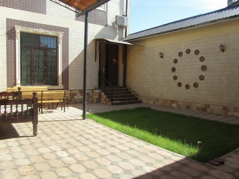 Hostal Hostel House