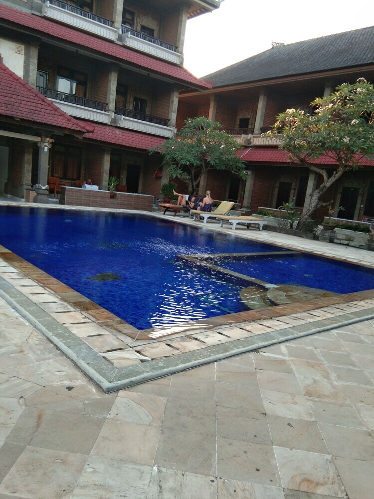 Hotel Tunjung Bali Inn