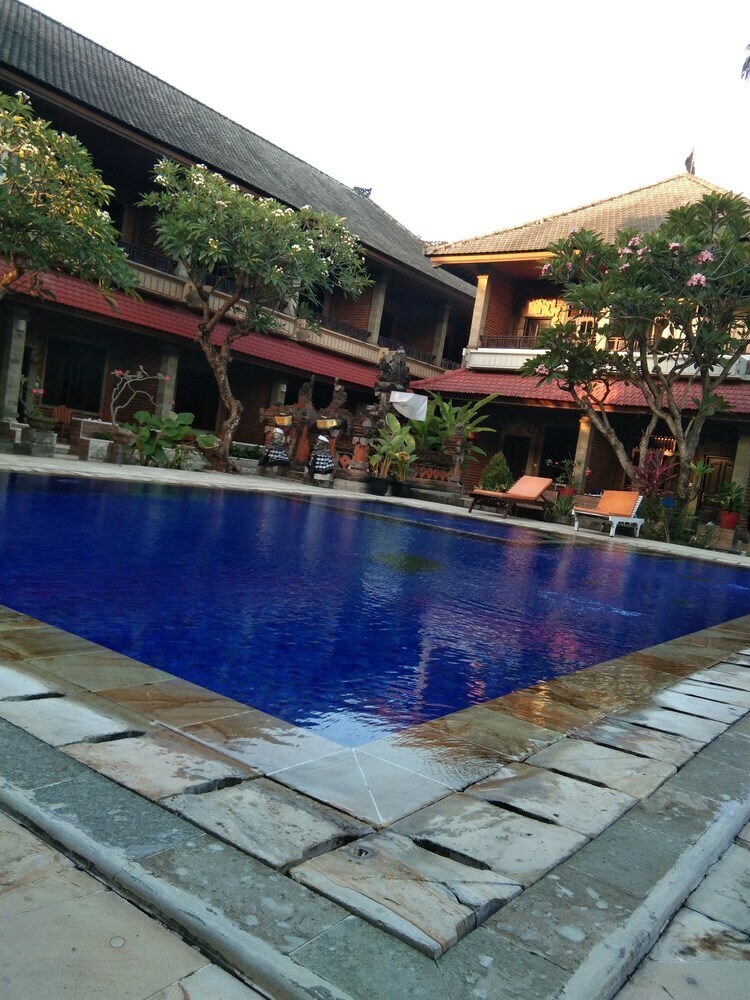 Hotel Tunjung Bali Inn