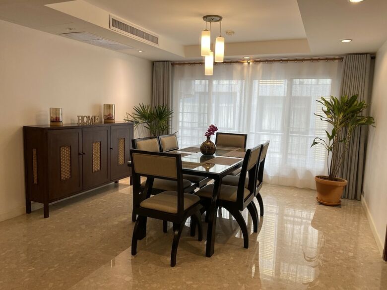 Jj Suites - Your Home On 11