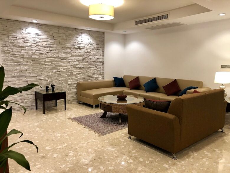 Jj Suites - Your Home On 11