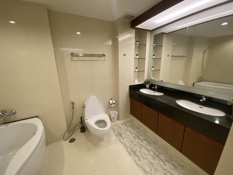 Jj Suites - Your Home On 11