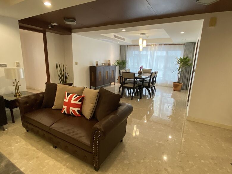 Jj Suites - Your Home On 11