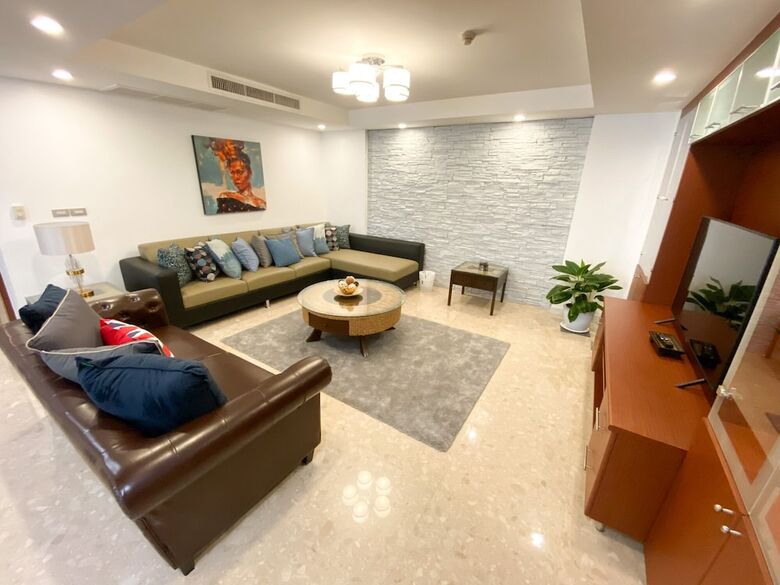 Jj Suites - Your Home On 11