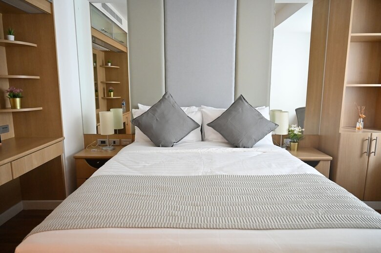 Jj Suites - Your Home On 11