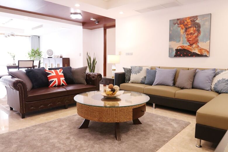 Jj Suites - Your Home On 11