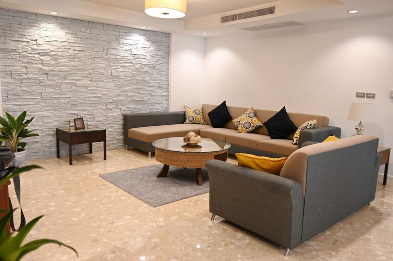 Jj Suites - Your Home On 11