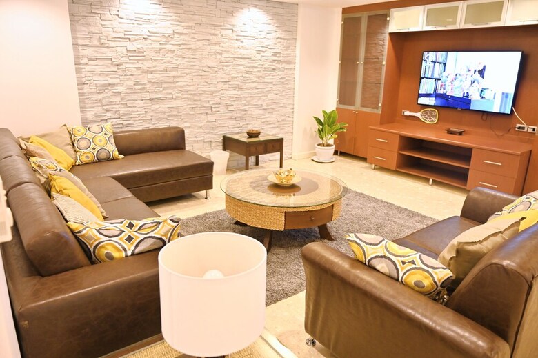 Jj Suites - Your Home On 11