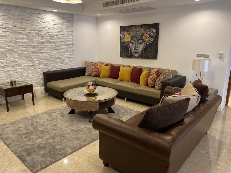 Jj Suites - Your Home On 11