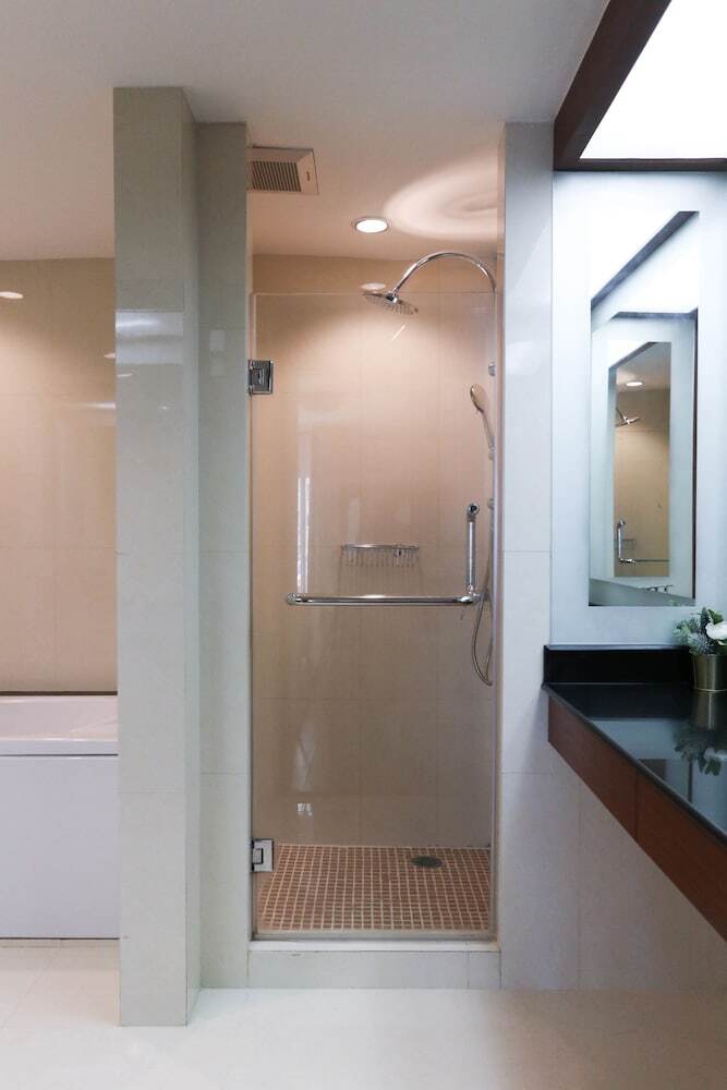 Jj Suites - Your Home On 11