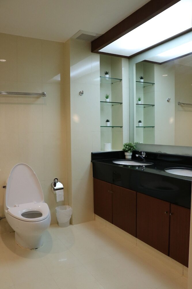 Jj Suites - Your Home On 11