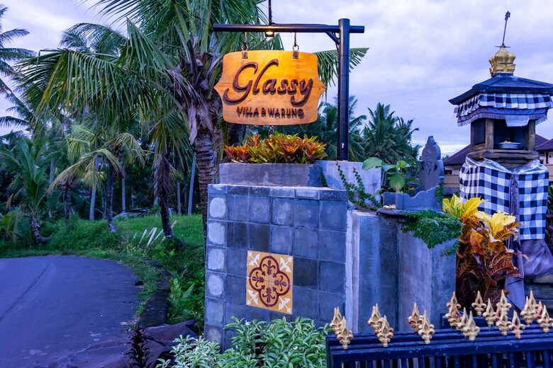 Bed & Breakfast Ubud Glassy Villa