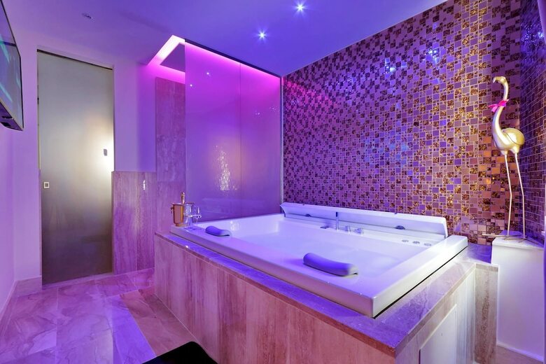 Hotel Spanish Diamond Luxury Suites Jacuzzi