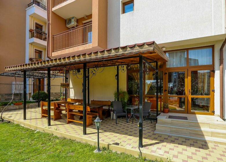 Hotel Triple Room In Dafinka Guest House