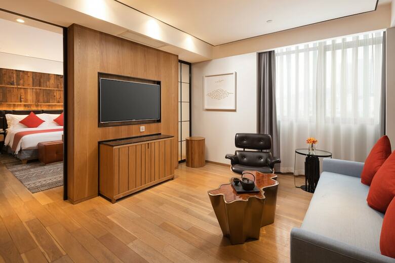 Qi Hotel