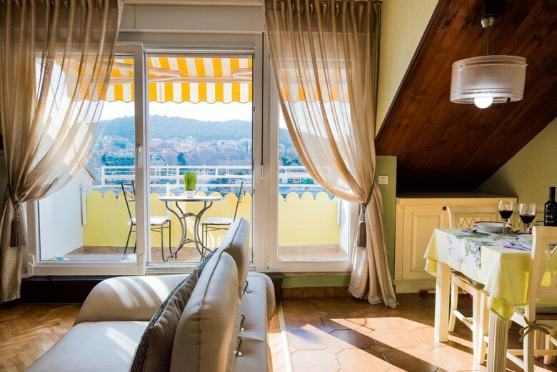 Apartment Dora In Center Of Split